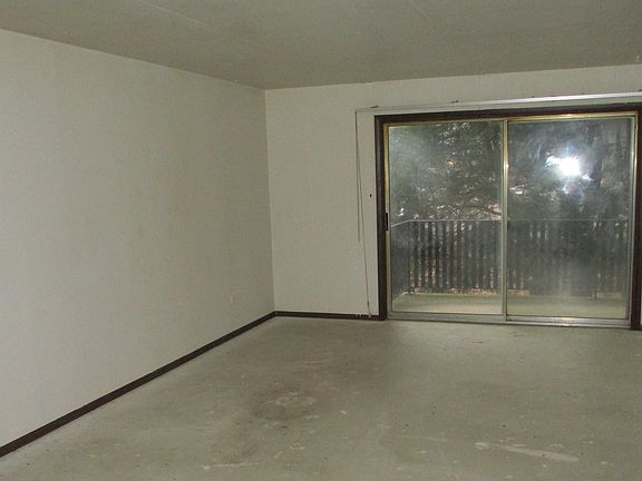 3rd image of 13933 James Dr APT 819