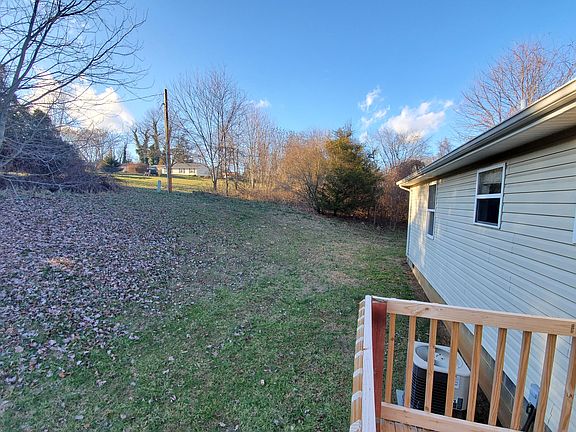 4th image of 339 Mountain Ash Dr