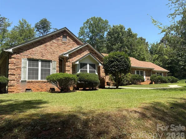 2000 Golf Course Rd, Columbus, NC 28722