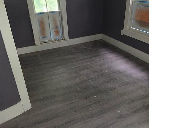 2nd image of 1080 E 74th St #3