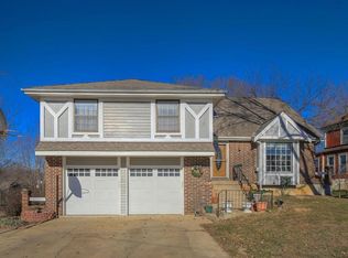 808 E Osage St, Paola, KS 66071