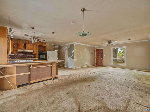 8th image of 710 Westwood Cir SW