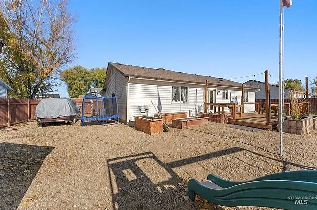 3 bed, 1035 sqft, $1,800 — Photo 4