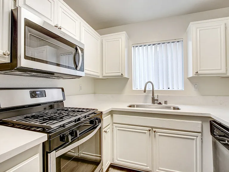 11325 Morrison St — Photo 41