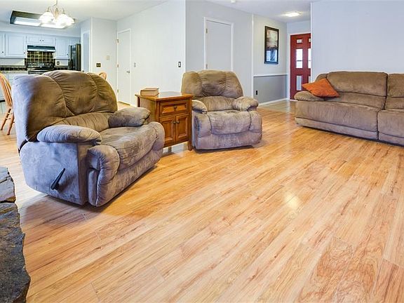 5th image of 27 Dunsford Dr