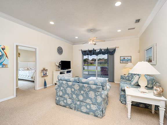 5th image of 372 NW Emilia Way