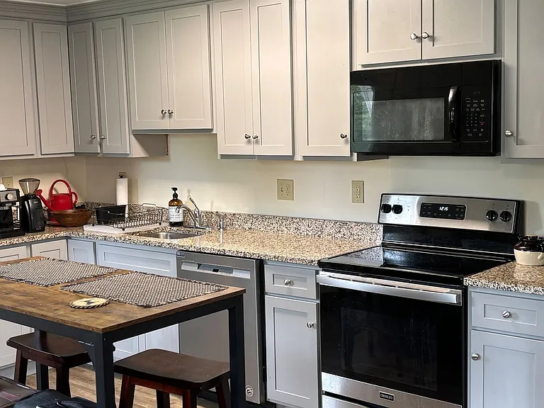 113 Lyme Rd — Photo 2