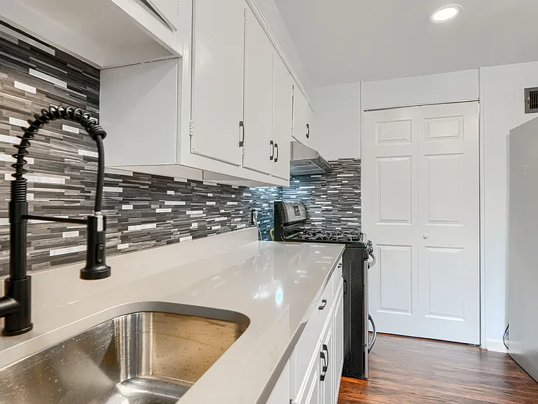 7906 Wynbrook Rd — Photo 12