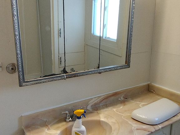 4th image of 609 Crider Ave NE #1