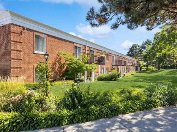 800 Ridge Rd APT 103, Wilmette, IL 60091