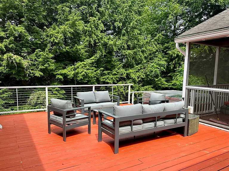 67 Raymond Cir — Photo 3