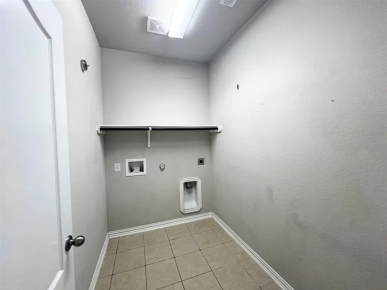 613 Palmilla St — Photo 8