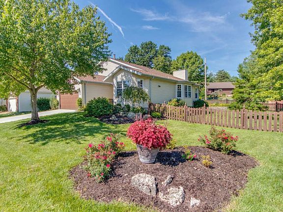 3rd image of 843 Heron Woods Dr