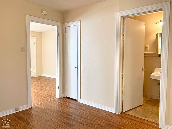 5th image of 818 W Matthews Ave