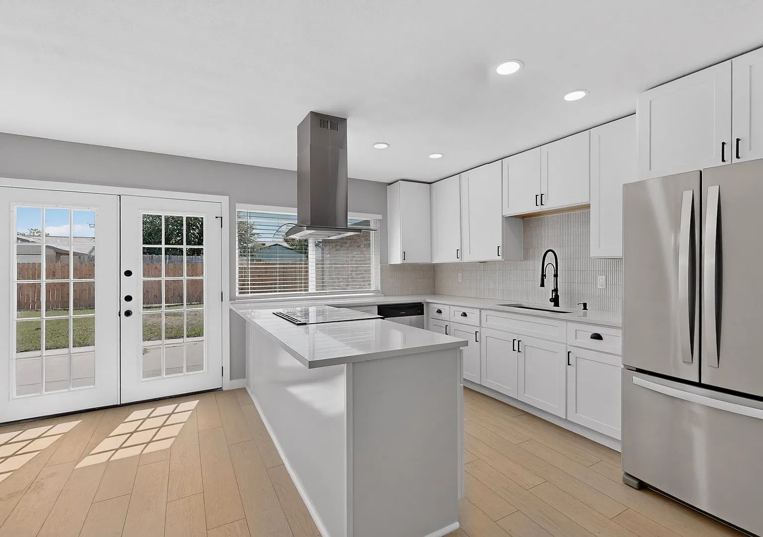 Newly Renovated Home The Colony — Photo 3