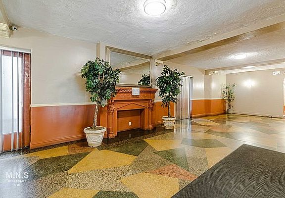 5th image of 4309 40th St APT 6F