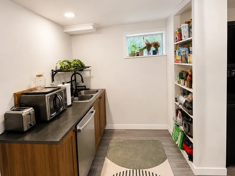 1180 Terry St — Photo 3