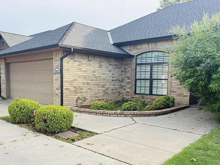 9912 Birkenhead Ct — Photo 3