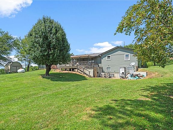 3rd image of 17739 Eisenhower Rd