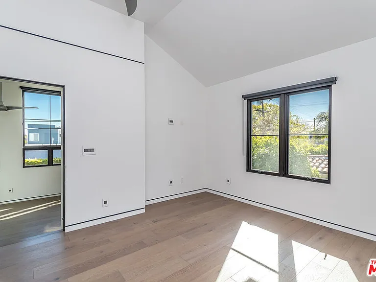 601 N Crescent Heights Blvd — Photo 19
