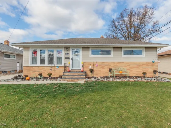 10144 Valley Forge Dr, Parma Heights, OH 44130