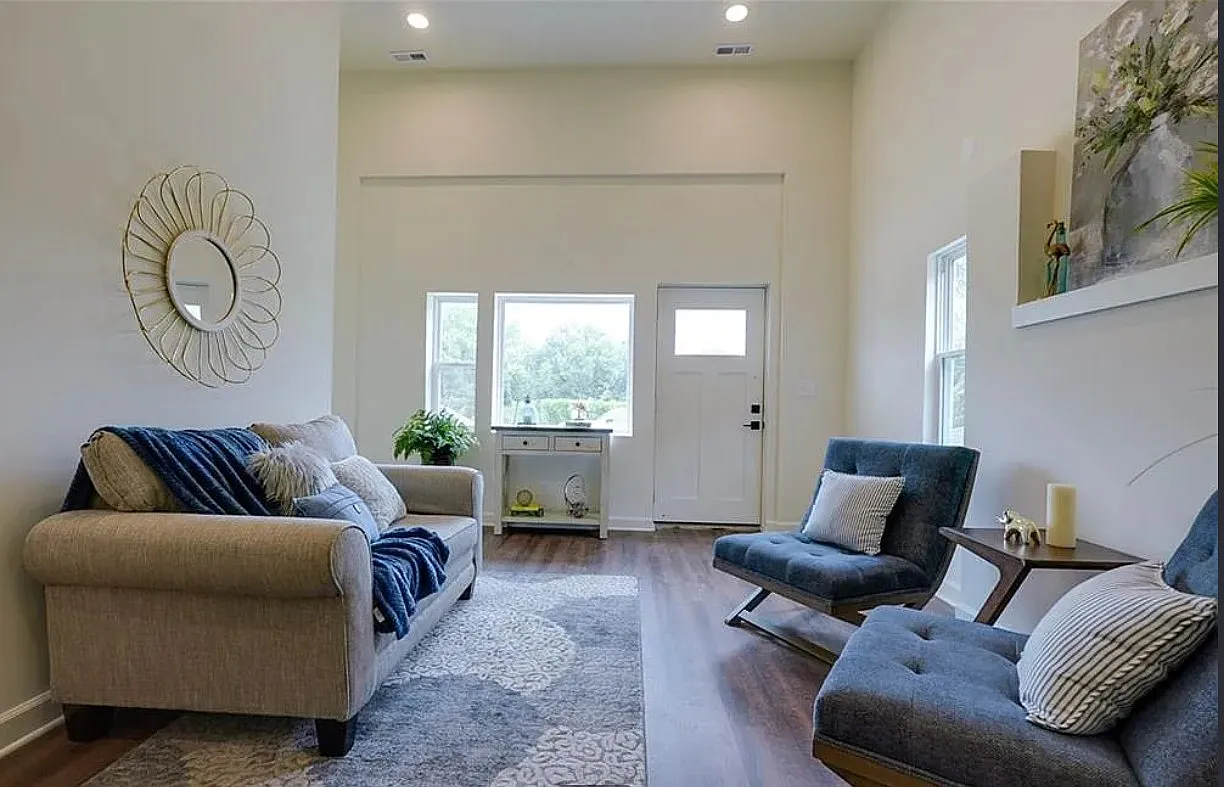 3 bed, 1200 sqft, $1,550 — Photo 3