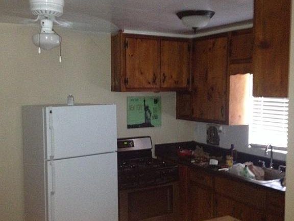 Open kitchen, updated appliances