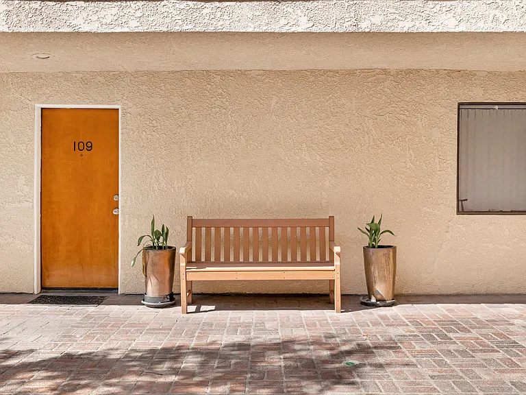 Corinth Avenue Apartments — Photo 12