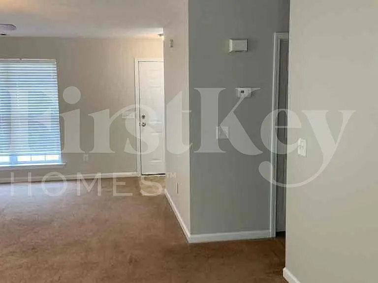 341 Hill Crest Cir — Photo 6