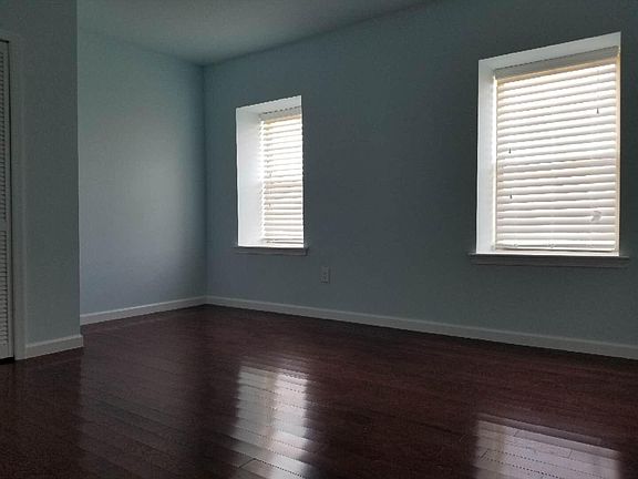4th image of 1338 Parrish St #1