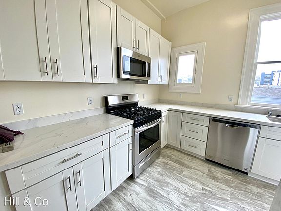 4th image of 2682 Sacramento St