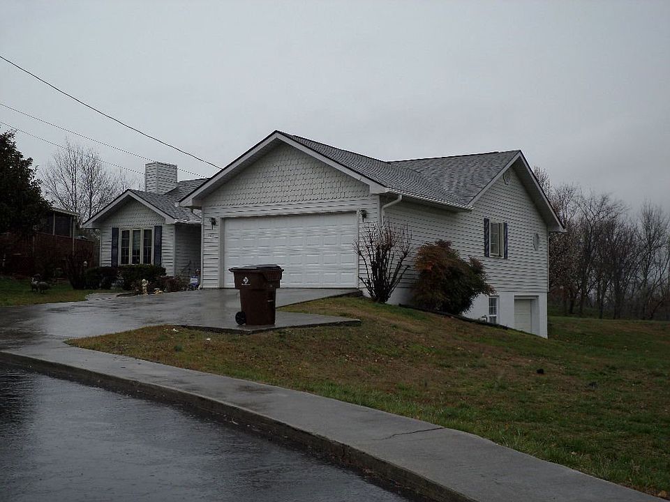 2nd image of 141 Oakleaf Cir