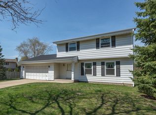 7649 S 70th St, Franklin, WI 53132