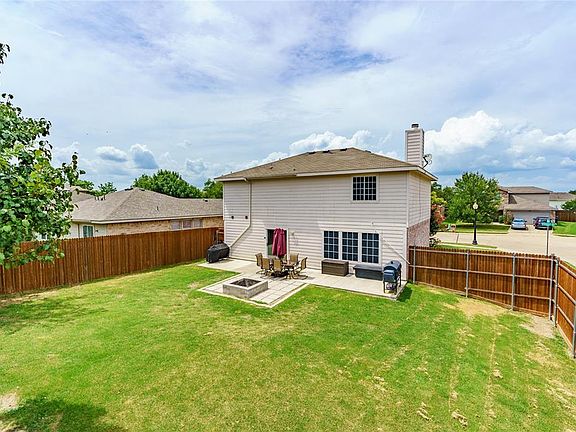 3rd image of 2801 Briargrove Ln