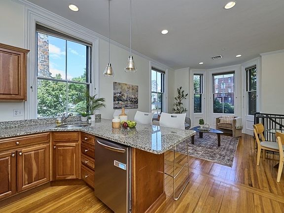 3rd image of 400 Broadway APT 3