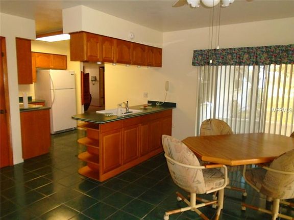 3rd image of 1022 Wildwood W