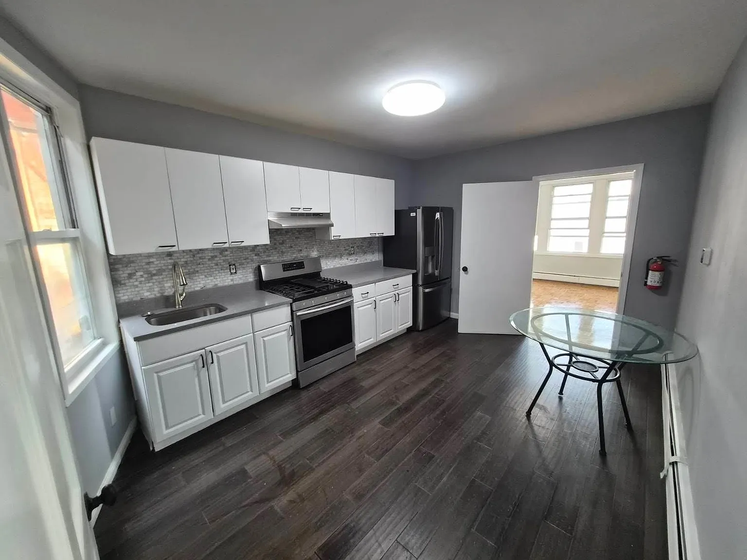2 bed, 1.0 bath, 1100 sqft, $2,395 — Photo 3