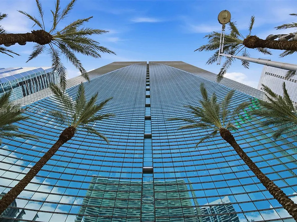 1395 Brickell Ave #2902
