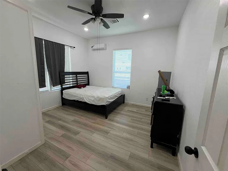 2400 Burkett St — Photo 14
