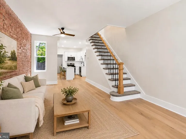 3345 Amber St — Photo 1