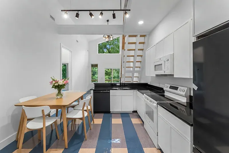 116 Walker St — Photo 4