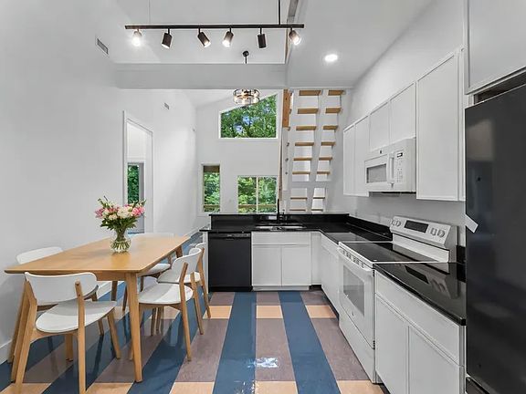 4th image of 116 Walker St #A