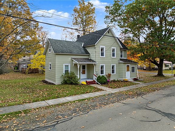 4th image of 250 McMaster St