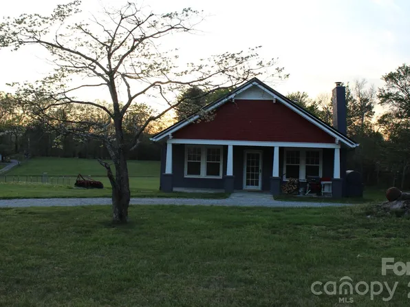 300 Banner Farm Rd, Mills River, NC 28759