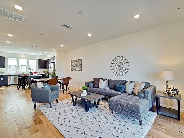 1st image of 860 E Duane Ave #8