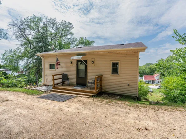 803 Cooley Ave, Savanna, IL 61074