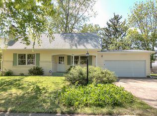 1007 Hollycrest Dr, Champaign, IL