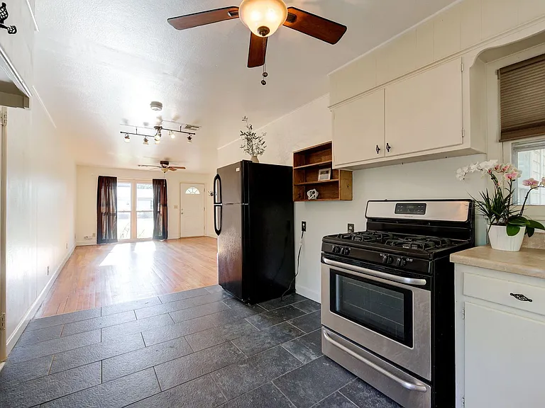 604 N Stewart Ave — Photo 7