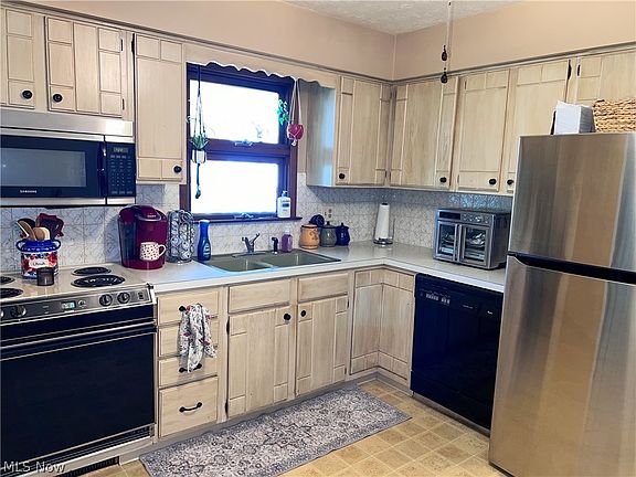 5th image of 2090 Lucille Dr NE