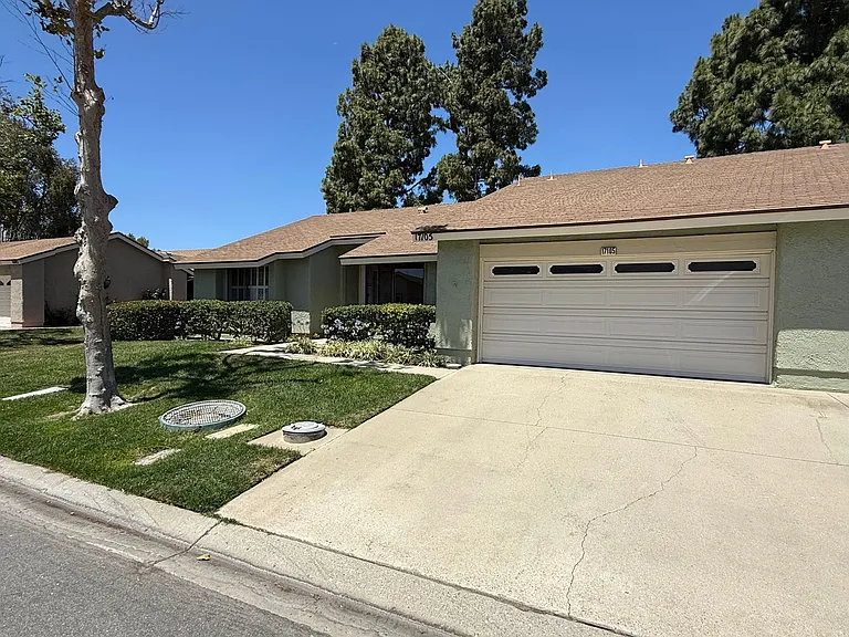 17105 Village 17 — Photo 2